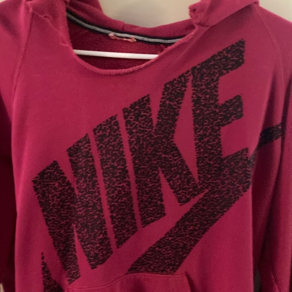 5 for $25 💸💸💸💸💸 
Dark Pink Nike hooded sweatshirt with Black Nike Logo. - Picture 2 of 4